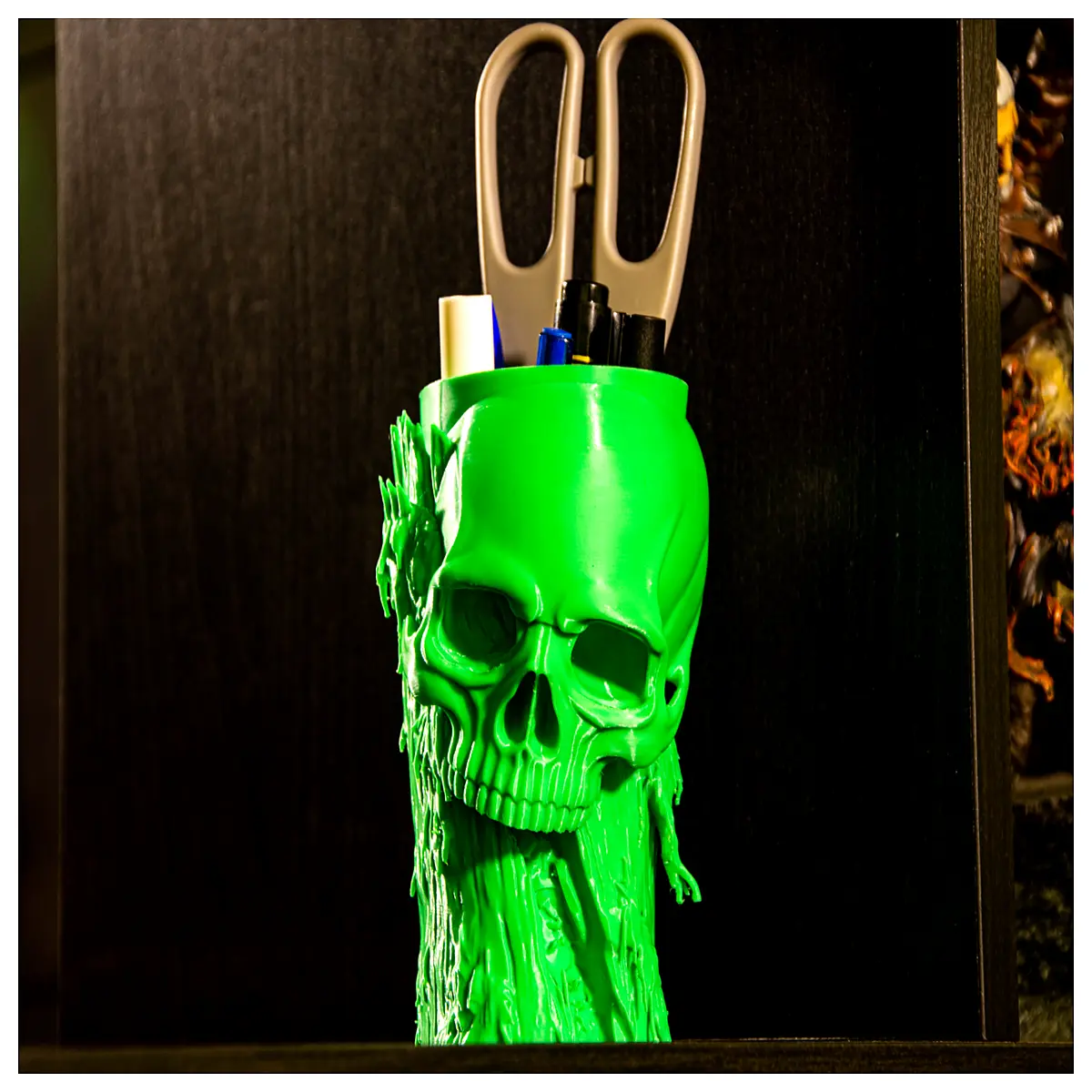 gothic desk accessories spooky skull pen holder tree trunk decor office supplies dark academia aesthetic gifts for horror fans