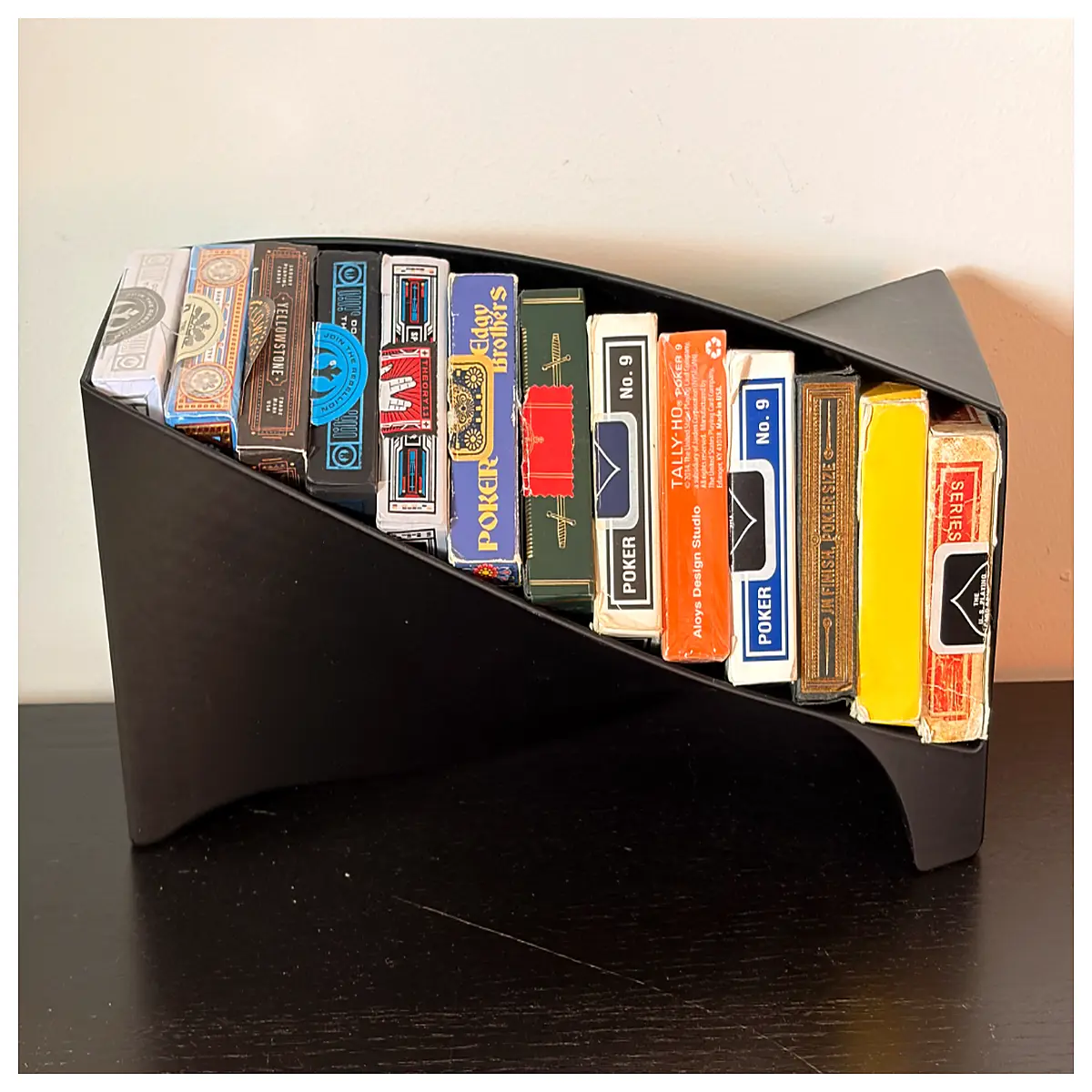bent playing card holder deck organizer table game accessory